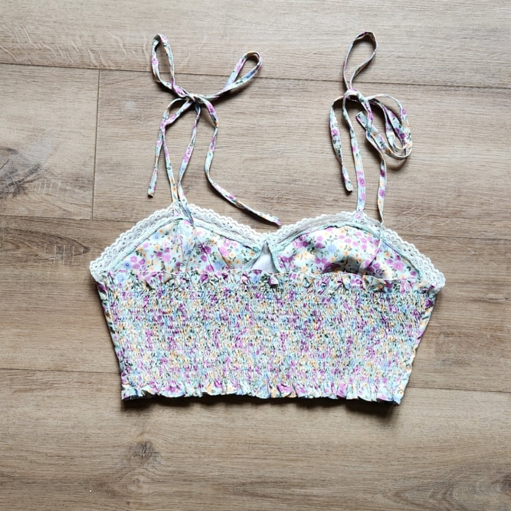 SHEIN crop top, size large, floral design - Picture 2 of 3
